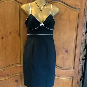 Express dress. Black and White